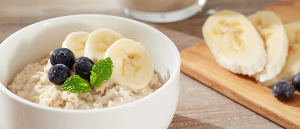 AYMES porridge with banana and blueberries