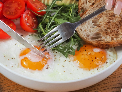 Does protein affect appetite and oral intake?