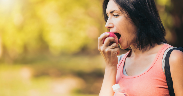 woman eating apple